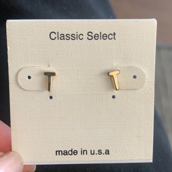 Letter T earrings - Picture 1 of 2
